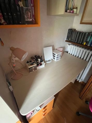scrivania con cassettiera per ragazza