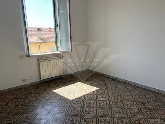 APPARTAMENTO di 5 vani e di 80 mq (PIETRASANTA) rif. 348/V