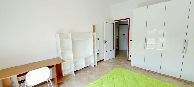 AFFITTASI TRILOCALE CON 3 STANZE PER INTERO APPARTAMENTO O PER SINGOLA STANZA - Foto 3
