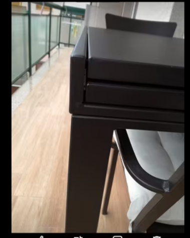1TAVOLO ALLUNGABILE, 4 SEDIE, 2 LETTINI TUTTO IN FERRO