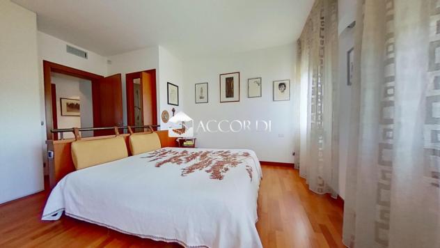 CASA INDIPENDENTE di 8 vani e di 240 mq (GODEGA DI SANT'URBANO) rif. DG025 - Foto 19