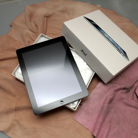 IPad Apple 64GB Wi-Fi nero Retina 4°Gen.+cover pelle PIQUADRO