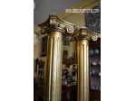 Coppia di colonne dorate alte 225 cm. con capitelli stile ionico
