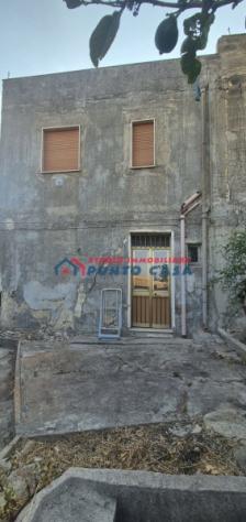 VALDERICE – C/da Blandano – Soluzione indipendente su 2 elevaz. di 170mq ca. + 650mq ca. terreno. Interamente da ristrutturare. Euro 25 mila CL GI - Foto 2
