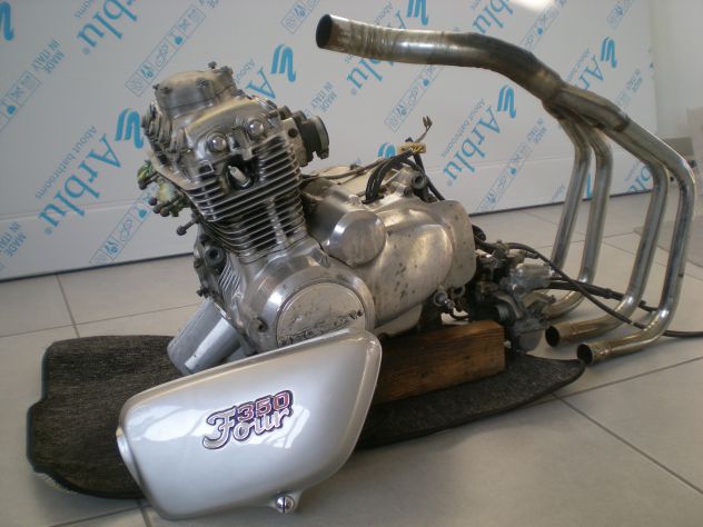 HONDA 350 FOUR MOTORE BATTERIA DI CARBURATORI SERBATOIO SCARICHI