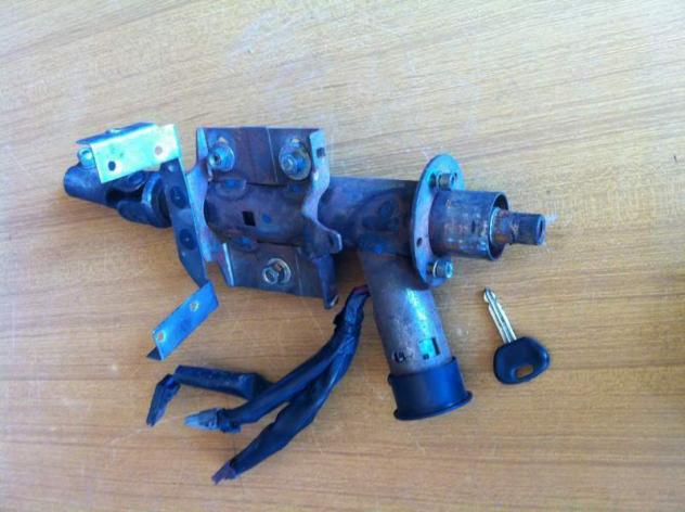 Piantone chiave e blocchetto Minicar Grecav Eke 2005