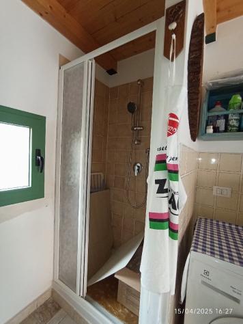 Appartamento con ingresso indipendente e posto auto . Primo piano . Completamente ristrutturato ed arredato . - Foto 17