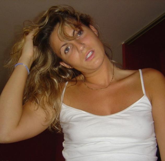 GattaGirl33: alta 163cm, 55kg, cerco uomo vicino Tel: