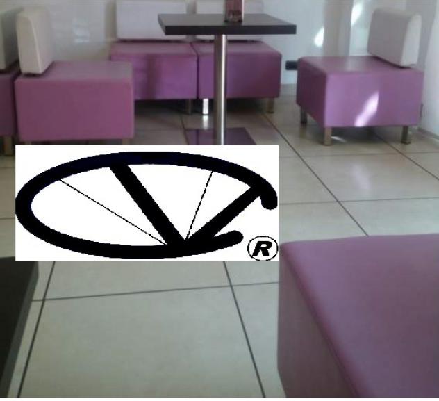 divanetti in ecopelle da bar, basi tavoli in ferro