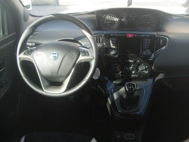 Lancia Ypsilon 1.2 69 CV Gold - 2016 - Foto 10