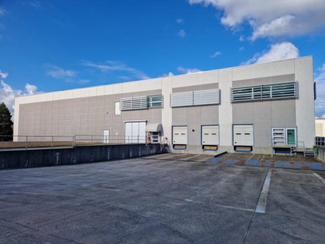 Immobile di 11300 m² con più di 5 locali in affitto a Inveruno
