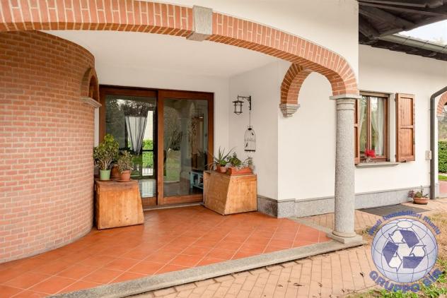 villa bifamigliare con capannone uso deposito - Foto 15