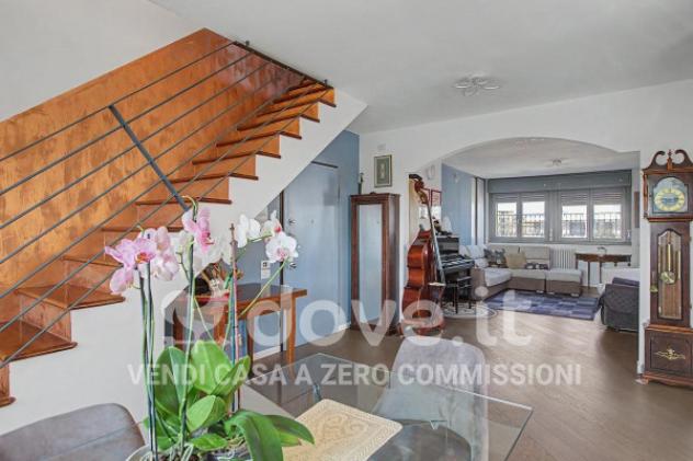 Attico / Mansarda di 176 m² con 5 locali e box auto in vendita a Milano