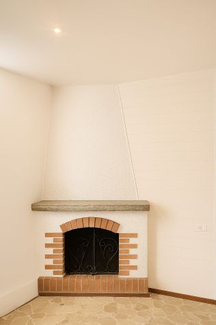 Un Balcone sul Borgo: Respira la Bellezza di Brinzio - Foto 3