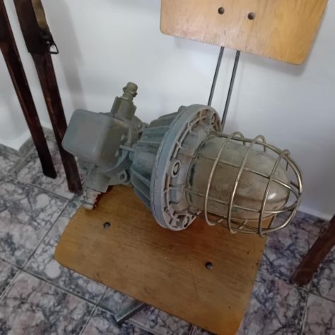Lampada industriale anni 70 grande
