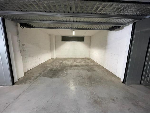 AFFITTO BOX FRONTE METRO A BATTISTINI