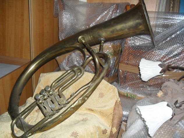 Vecchio trombone o tuba - Foto 2