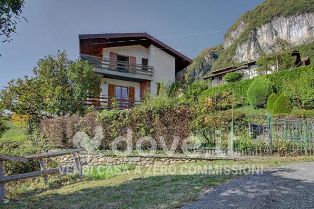 Casa indipendente di 150 m² con 5 locali e posto auto in vendita a Cornalba
