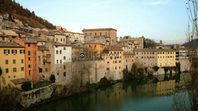 Nel cuore pulsante di fossombrone, in una posizione di prestigio su corso garibaldi, proponiamo in vendita/affitto locale commerciale di circa 25 mq a - Foto 8