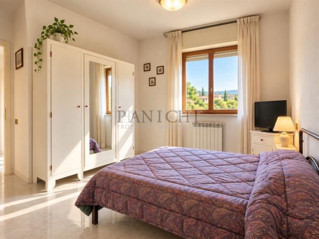 Appartamento luminoso con 3 camere, terrazzo, garage e cantina - Foto 9