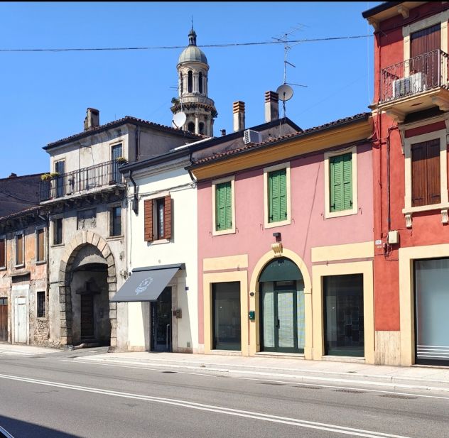 CASA INDIPENDENTE ( ABITAZIONE + NEGOZIO/UFFICIO) IN VERONA - Foto 2