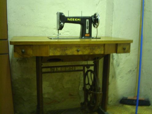 MACCHINA DA CUCIRE NECCHI