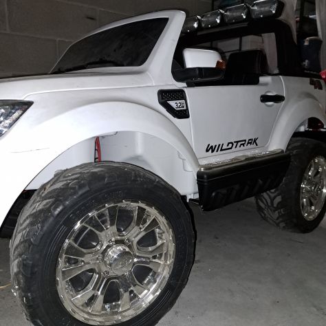 Auto elettrica per bambini Ford Ranger 4X4 MP4 con telecomando