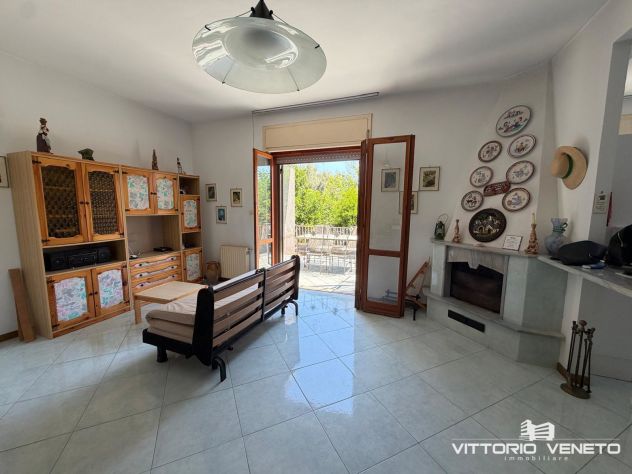 Porzione di villa indipendente su 2 livelli con giardino a pochi passi dal mare - Foto 6