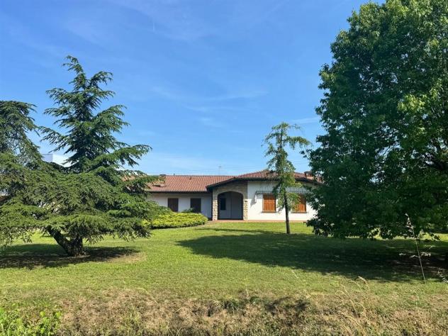 Villa singola di mq. 500 com parco privato di mq. 5.000