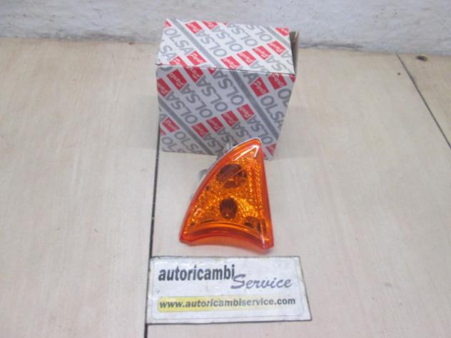 42555041 FRECCIA INDICATORE DI DIREZIONE ANTERIORE DESTRO IVECO STRALIS RICAMBIO NUOVO ARANCIONE