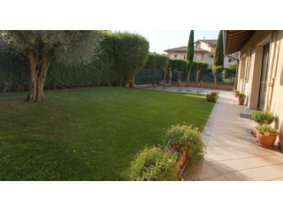 VENARIA REALE QUADRILOCALE ARREDATO CON GIARDINO PRIVATO