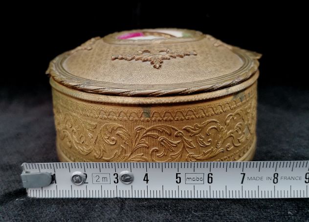 ANTICA SCATOLA IN BRONZO DORATO CON MINIATURA SU PORCELLATA, FINE 1800. - Foto 9