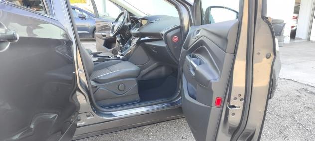 Ford Kuga 1.5 TDCI 120 CV S&S 2WD ST-Line Business - Foto 5