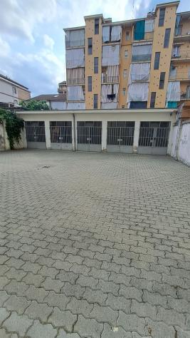 2 box auto adiacenti