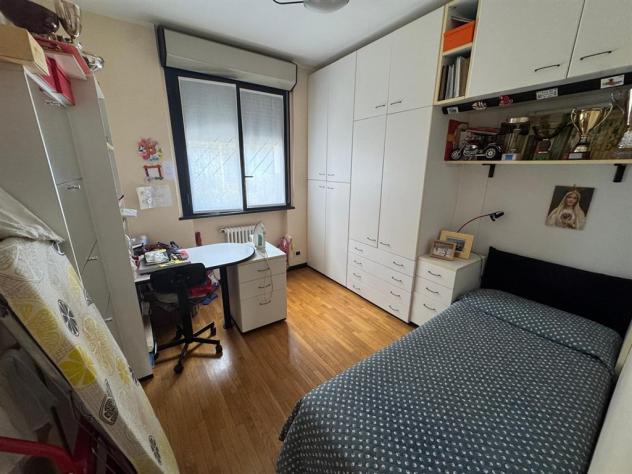 Alassio, a soli 1,5 km dal mare, proponiamo elegante villa a schiera su più livelli, dotata di ingresso indipendente e libera su tre lati. cantina e - Foto 10