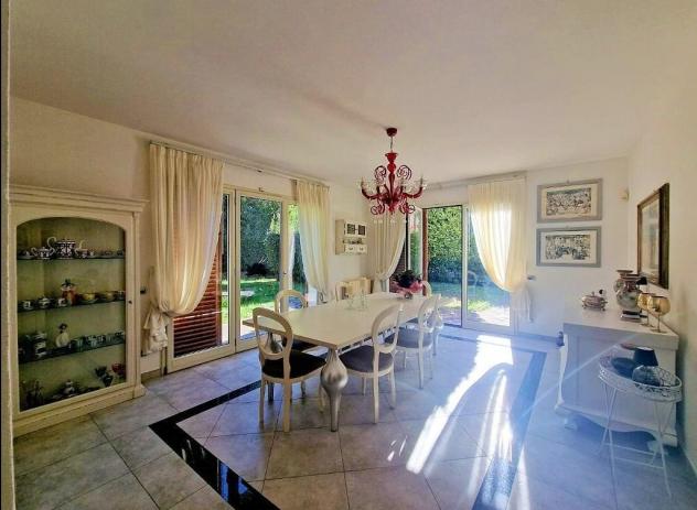 Villa in vendita a Cascina 400 mq Rif: 1358131
