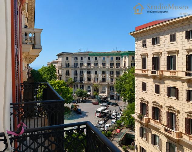 APPARTAMENTO di 10 vani e di 186 mq (NAPOLI) rif. NAVOGB