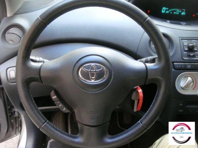 TOYOTA - Yaris - 16V 5 porte Sol *km 38000* - Foto 9