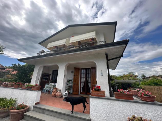 Casa singola in affitto a Vittoria Apuana - Forte dei Marmi 140 mq Rif: 1088653