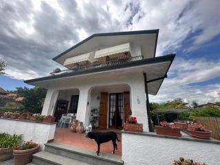 Casa singola in affitto a Vittoria Apuana - Forte dei Marmi 140 mq  Rif: 1088653