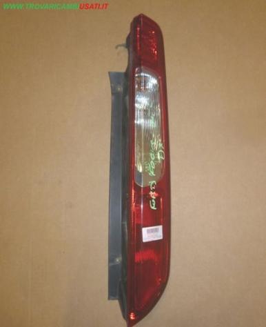 FANALE POST.D. FORD FOCUS (CAP) 3p / 5p / Style Wagon  Parti elettriche  Fanaleria  Fanali  Fanale post. sx. FORD - FOCUS - 01-12-2004 - 01-02-2008