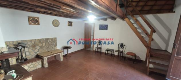 CHIESANUOVA – Soluzione indipendente su 2 elevazioni – 150 mq ca. oltre magazzino di 40mq ca. + giardino – 4 vani + acc. Buone condizioni. Euro 79 mil - Foto 3