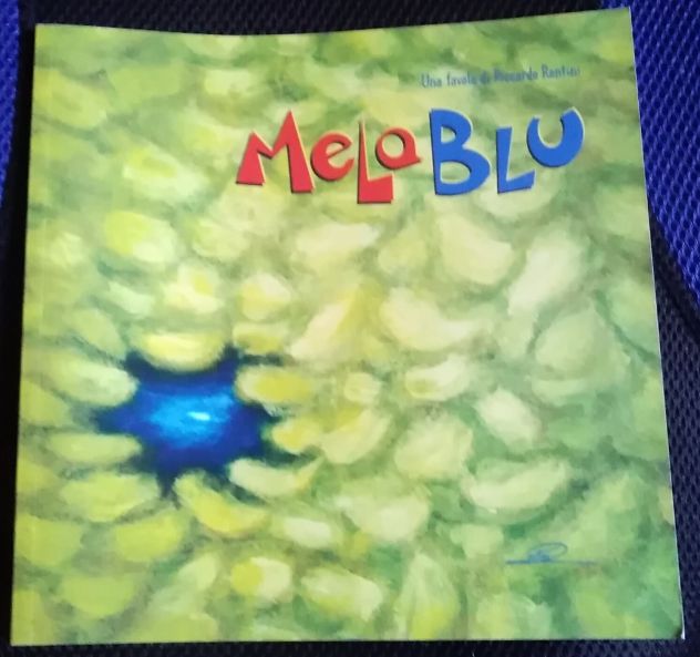 mela blu   di Riccardo Rontini