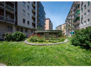 Appartamento di 75 m² con 5 locali in affitto a Milano