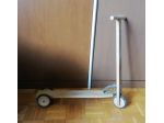 Monopattino in legno per bambini
