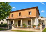 Villa indipendente con doppio garage e ampio resede privato