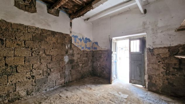 AMPIO RUDERE DA PERSONALIZZARE IN VIA LIGUORI - MONDRAGONE - RIF.V3366 - Foto 2