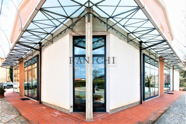 Locale commerciale visibilissimo