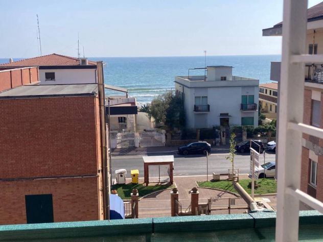 POMEZIA TRILOCALE ARREDATO CON BALCONE - Foto 3
