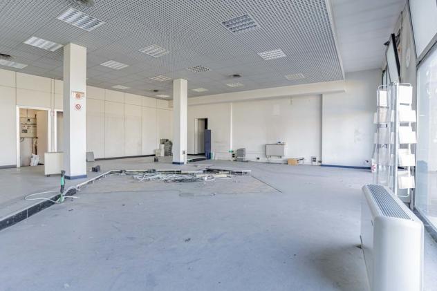 Oltre 3 vetrine in affitto a Sassuolo - Foto 4